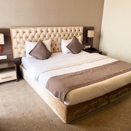 Hotel Fn Shymkent Bagian luar foto