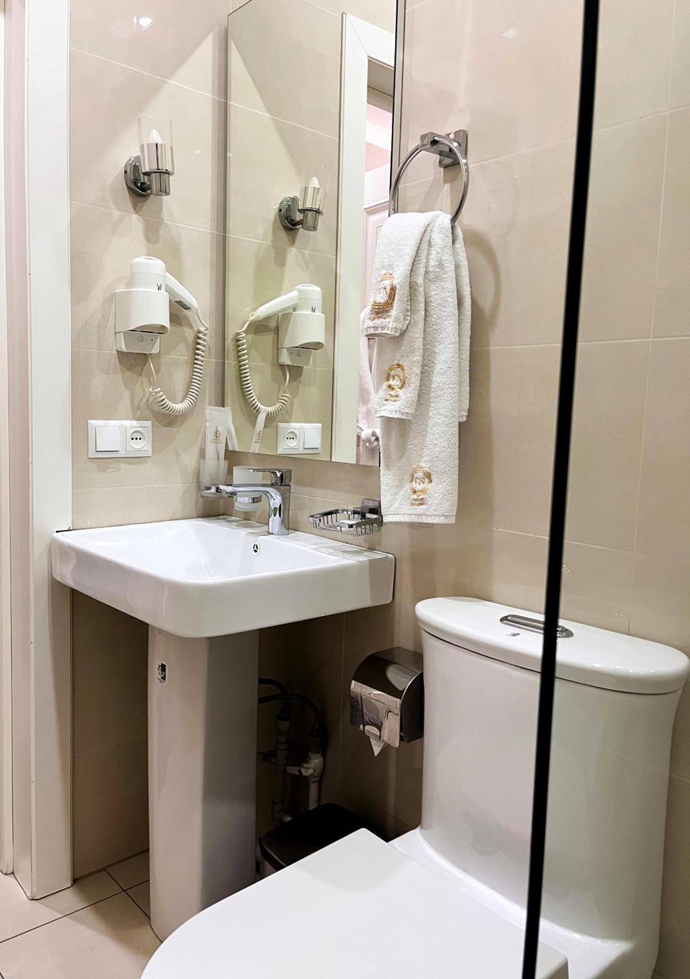 Hotel Fn Shymkent Bagian luar foto
