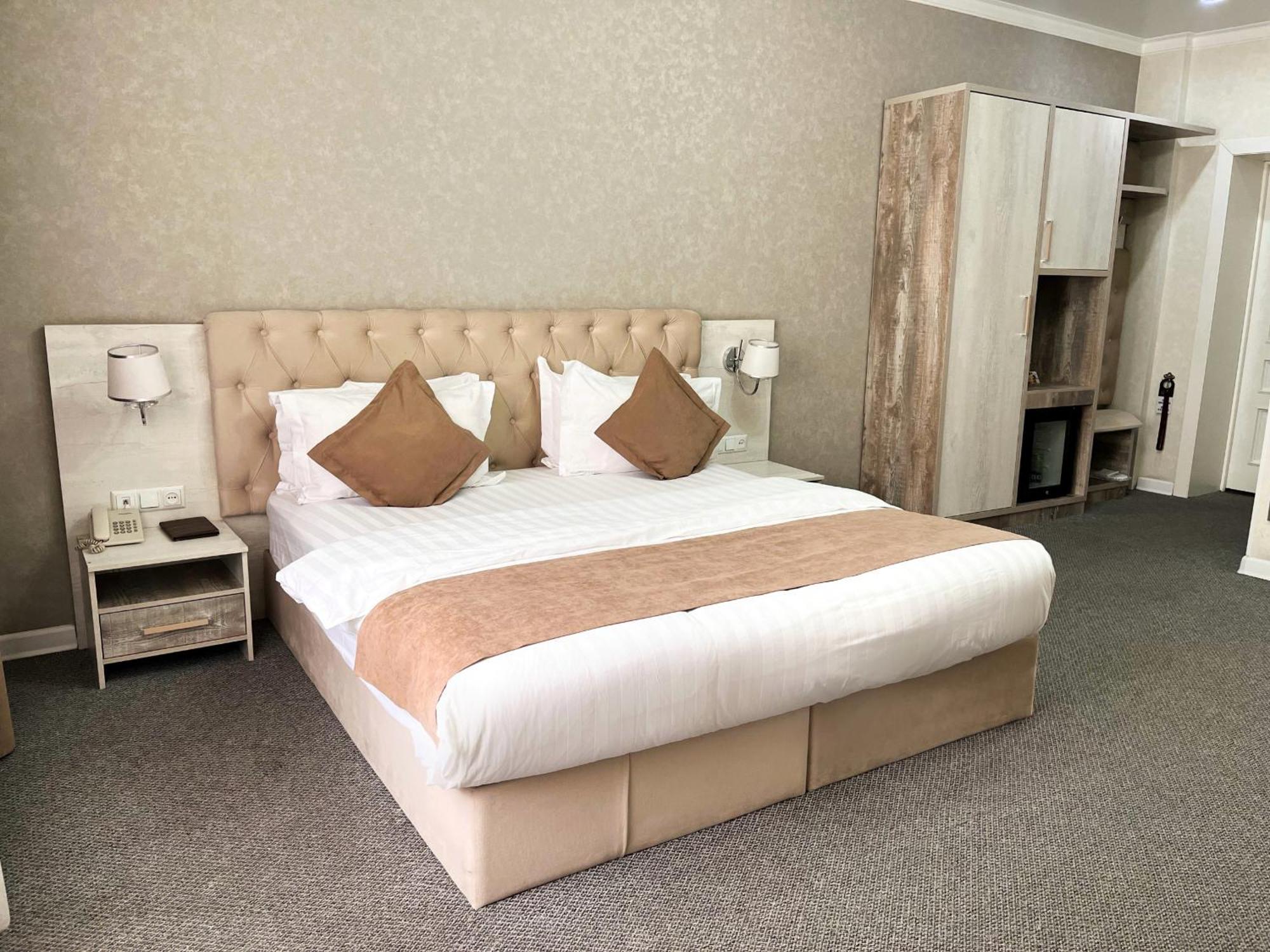 Hotel Fn Shymkent Bagian luar foto