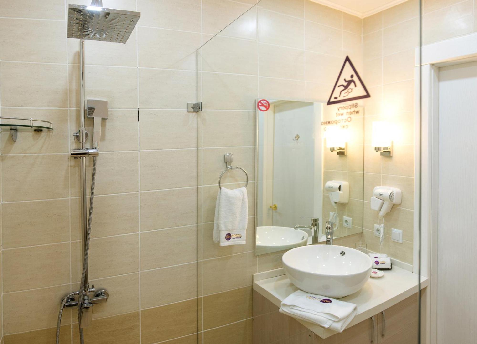 Hotel Fn Shymkent Bagian luar foto